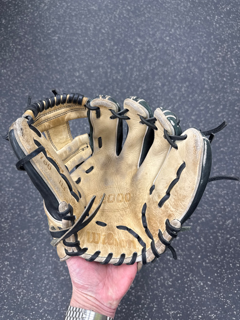 Vist Large View of Product Image Which is Used Wilson A2000 1786 BB/SB Glove RH Throw Brown 11 1/2"