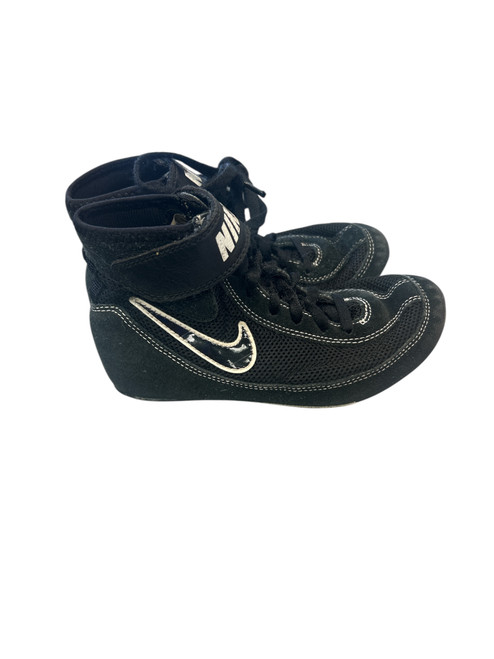 Vist Large View of Product Image Which is Used Nike Wrestling Shoes Black Junior 02.5