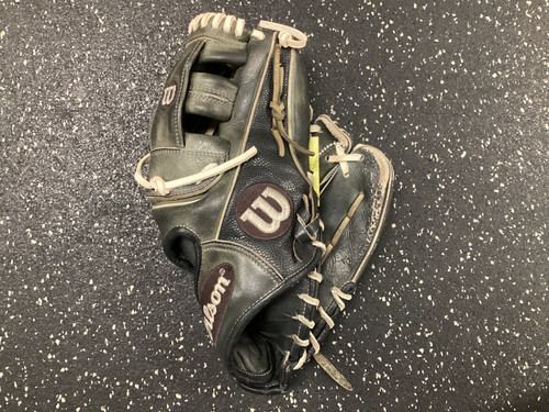 Vist Large View of Product Image Which is Used Wilson G4 PRO STOCK BB/SB Glove RH Throw Black 11 1/2"