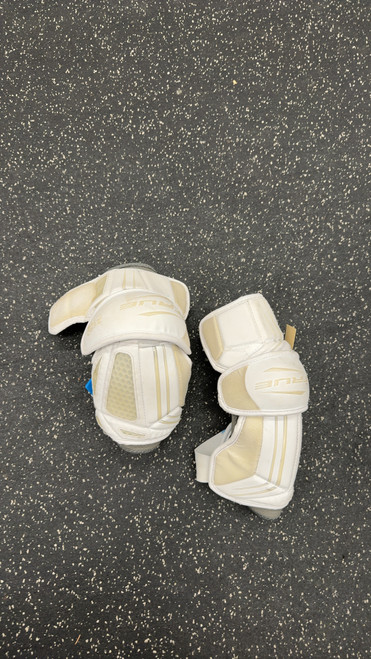 Vist Large View of Product Image Which is Used True ZEROLYTE Lacrosse Arm Pads/Guards White LG