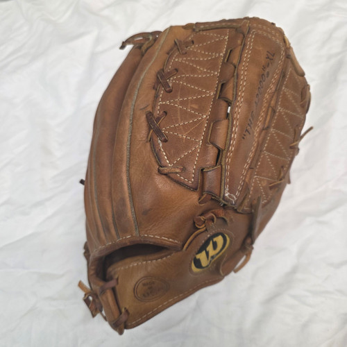 Vist Large View of Product Image Which is Used Wilson THE A2000 BB/SB Glove RH Throw Brown 12"