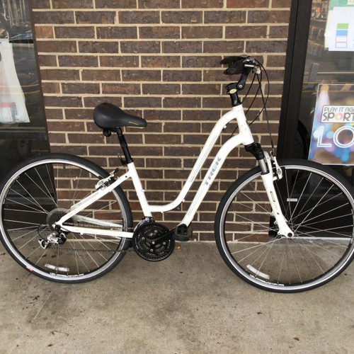 Vist Large View of Product Image Which is Used Trek 2016 VERVE 3 WSD WM MD HYBRID Hybrid/City Bike Womens White 53-55cm - MD Frame