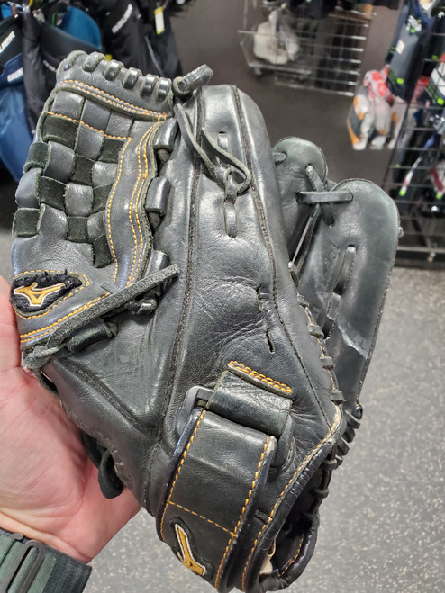 Vist Large View of Product Image Which is Used Mizuno GMBP 1200 BB/SB Glove RH Throw Black 12"