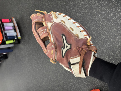 Vist Large View of Product Image Which is Used Mizuno GSP 335BR BB/SB Catchers RH Throw Brown 33"