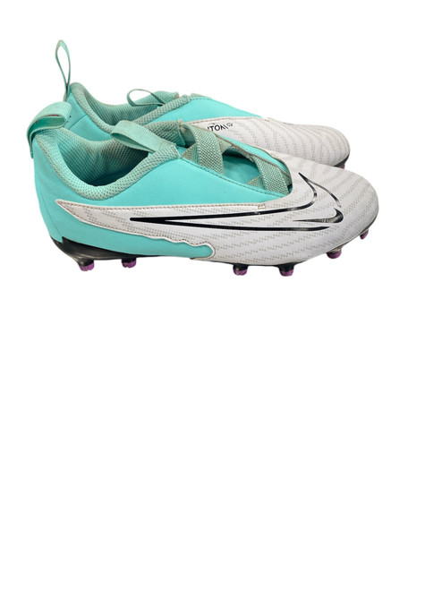 Vist Large View of Product Image Which is Used Nike Soccer Cleats White Junior 02
