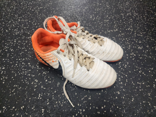 Vist Large View of Product Image Which is Used Nike TIEMPO Soccer Cleats Orange And White Junior 01