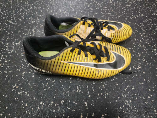 Vist Large View of Product Image Which is Used Nike MERCURIAL Soccer Cleats Black And Gold Junior 01