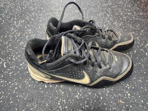 Vist Large View of Product Image Which is Used Nike BASEBALL CLEATS BB/SB Cleats Black And White Junior 04