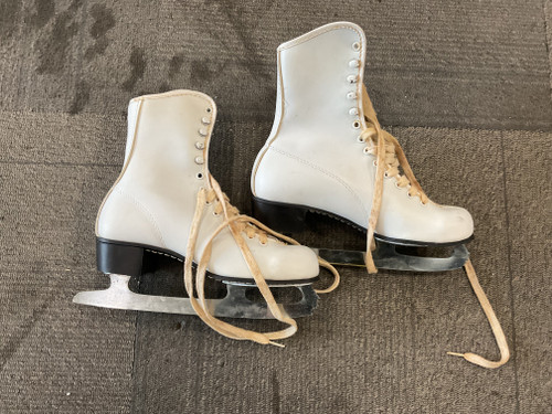 Vist Large View of Product Image Which is Used GIRLS FIGURE SKATES Girls Figure Skate White Senior 7