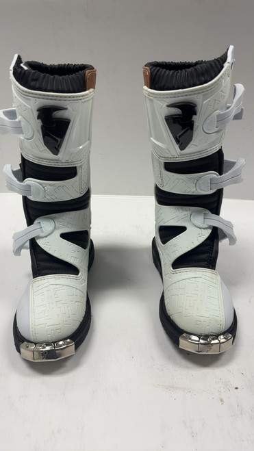 Vist Large View of Product Image Which is Used Thor BLITZ Junior Boots White Junior 05
