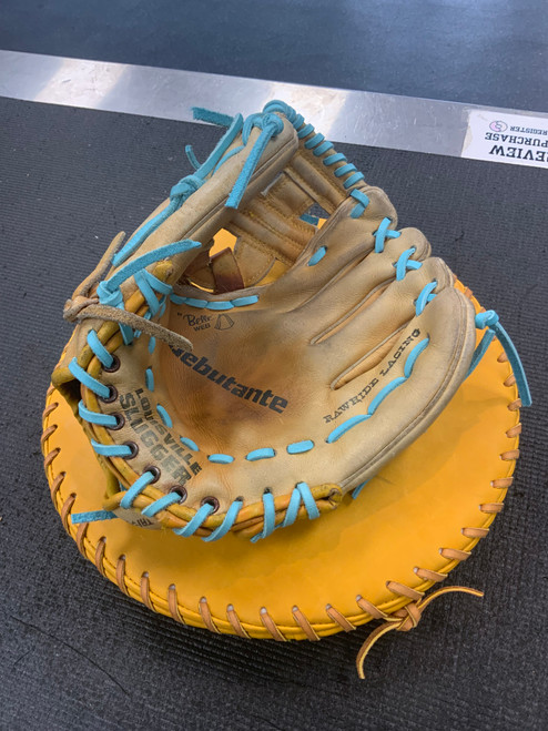 Vist Large View of Product Image Which is Used Louisville Slugger LSG25 DEBUTANTE BB/SB Glove RH Throw Tan 11"