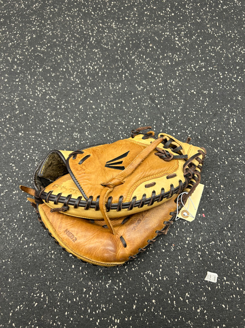 Vist Large View of Product Image Which is Used Easton NEB2 BB/SB Catchers RH Throw Brown 33"