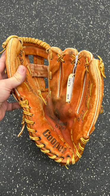 Vist Large View of Product Image Which is Used Cooper 670 BB/SB Glove RH Throw Brown 13"