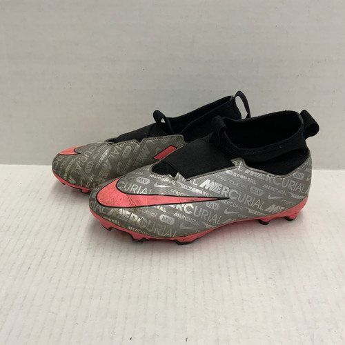 Vist Large View of Product Image Which is Used Nike Soccer Cleats Pink Junior 04