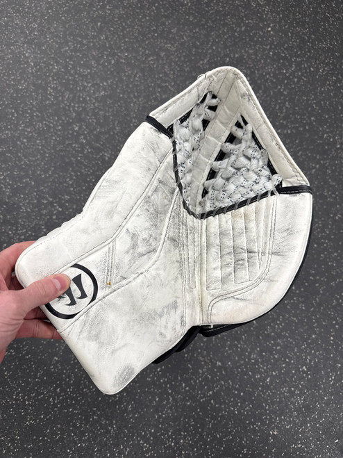 Vist Large View of Product Image Which is Used Warrior RITUAL G5 Junior Goalie Catcher White