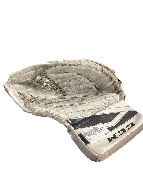 Vist Large View of Product Image Which is Used CCM EXTREME FLEX 760 Youth Goalie Catcher White