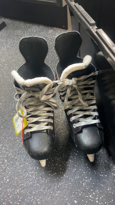 Vist Large View of Product Image Which is Used Bauer X500 Youth Hockey Skate Youth 06.0