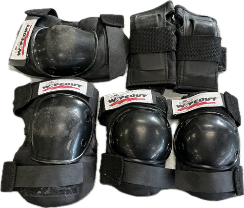 Vist Large View of Product Image Which is Used Inline Protective Set Black Junior