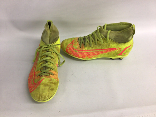 Vist Large View of Product Image Which is Used Nike MECURIAL SUPERFLY 8 CLUB MG Soccer Cleats Yellow Junior 05.5