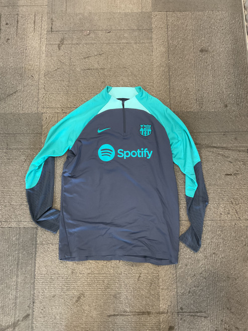 Vist Large View of Product Image Which is Used Nike BARCELONA TRAINER Soccer Top Adt Red LG