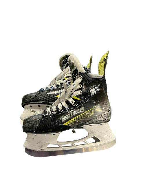 Vist Large View of Product Image Which is Used Bauer VAPOR X3.5 Junior Hockey Skate Junior 02.5