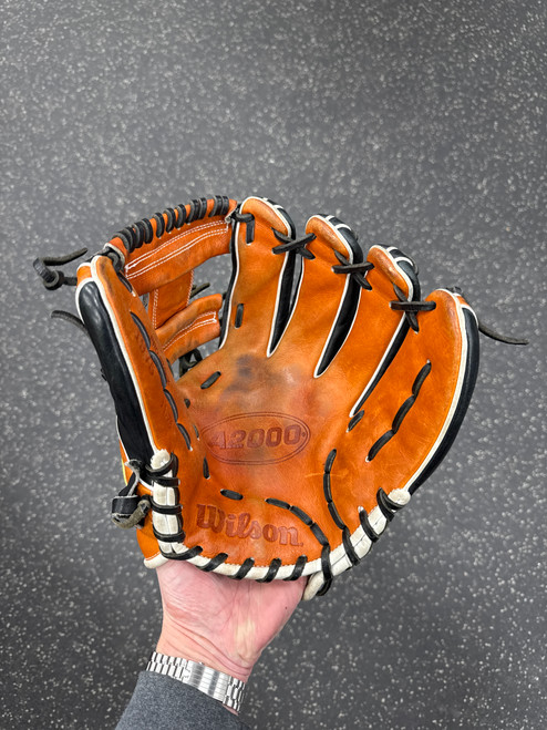 Vist Large View of Product Image Which is Used Wilson A2000 1975 BB/SB Glove RH Throw Brown 11 3/4"