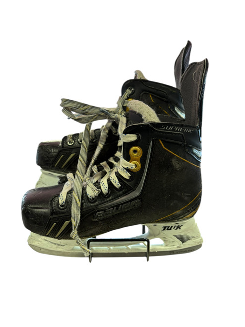 Vist Large View of Product Image Which is Used Bauer SUPREME ONE 6 Senior Hockey Skate Senior 4.5