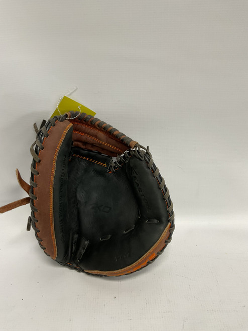 Vist Large View of Product Image Which is Used Easton MAKO BB/SB Catchers RH Throw Brown 32"