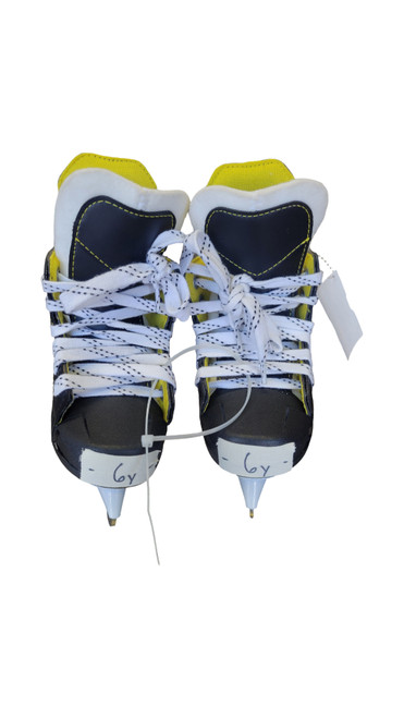 Vist Large View of Product Image Which is Used CCM SUPER TACKS 9350 Youth Hockey Skate Youth 06.0