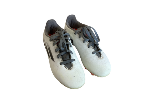 Vist Large View of Product Image Which is Used Adidas Soccer Cleats White Junior 02