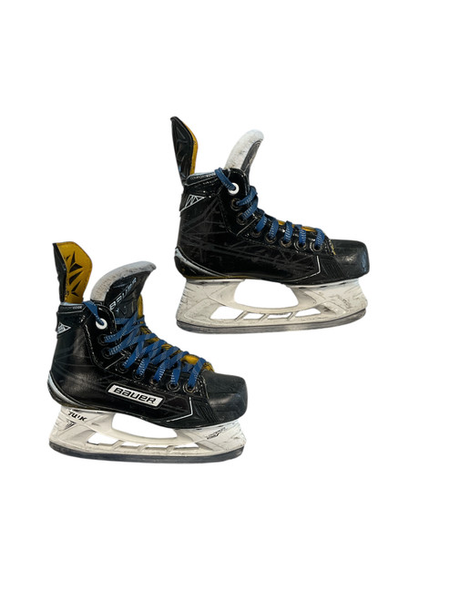 Vist Large View of Product Image Which is Used Bauer IGNITE PRO+ Junior Hockey Skate Junior 01.5