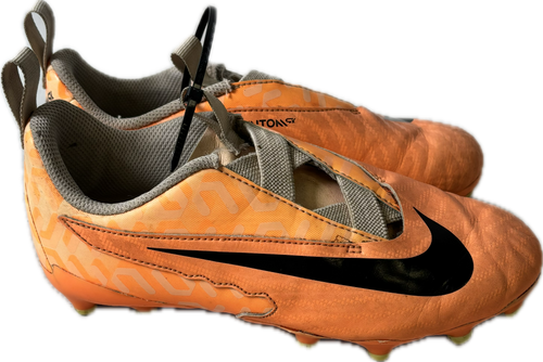 Vist Large View of Product Image Which is Used Nike Soccer Cleats Orange Junior 01.5