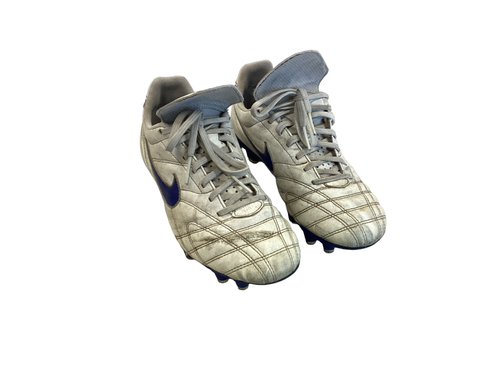 Vist Large View of Product Image Which is Used Nike Soccer Cleats White Junior 4