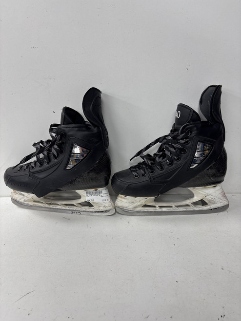 Vist Large View of Product Image Which is Used True CUSTOM Intermediate Hockey Skate Intermediate 5.0