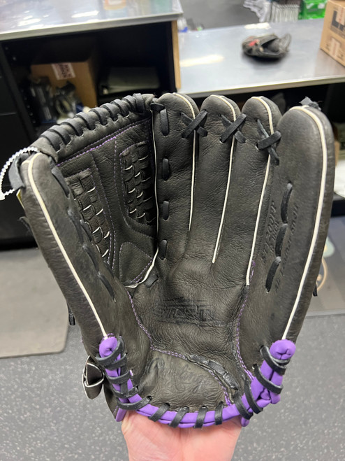 Vist Large View of Product Image Which is Used Rawlings ST1200FP RH Throw Fastpitch Gloves Black And Purple 12"