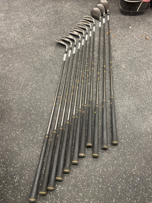 Vist Large View of Product Image Which is Used Wilson PRO STAFF Mens Package Set RH None 11 Piece