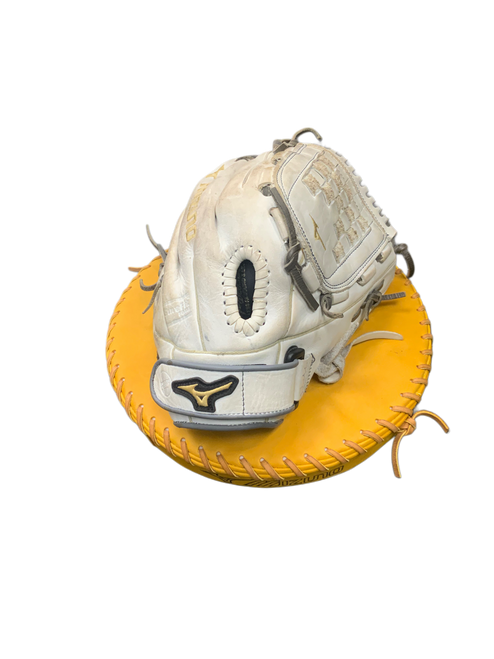 Vist Large View of Product Image Which is Used Mizuno GMVP 1200PF4W BB/SB Glove RH Throw White 12"