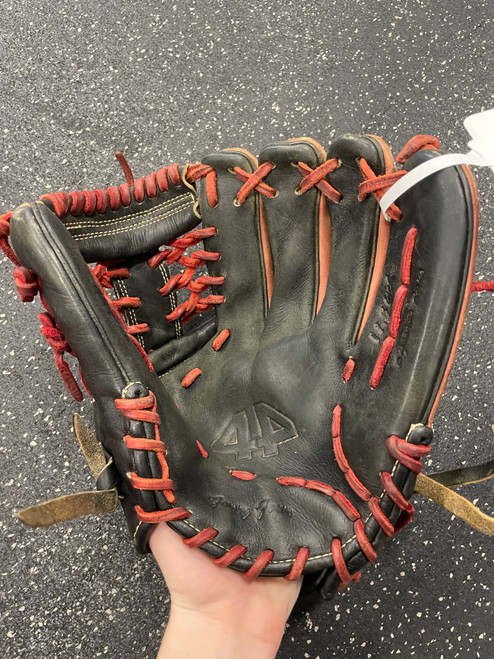 Vist Large View of Product Image Which is Used 44 PRO SIGNATURE SERIES BB/SB Glove RH Throw Black 11 1/2"