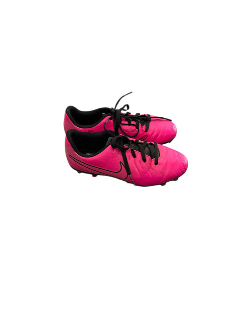 Vist Large View of Product Image Which is Used Nike Soccer Cleats Pink Junior 02.5