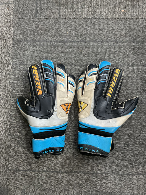 Vist Large View of Product Image Which is Used Vizari GOALIE GLOVES Soccer Goalie Gloves Black 8