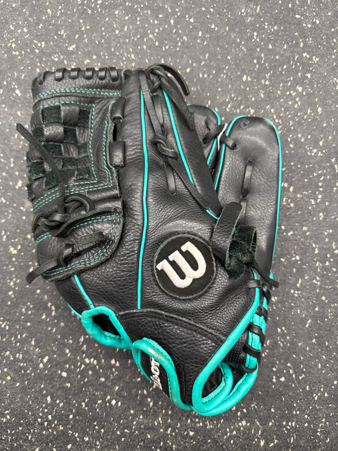 Vist Large View of Product Image Which is Used Wilson A500 BB/SB Glove RH Throw Black 12"