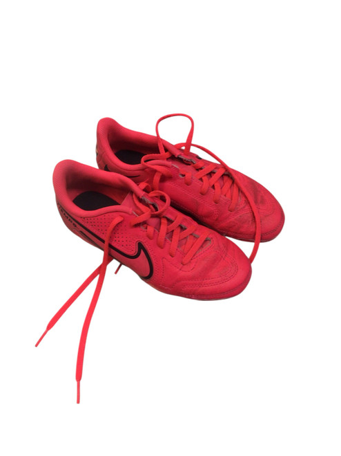 Vist Large View of Product Image Which is Used Nike TIEMPO Soccer Cleats Pink Junior 02.5