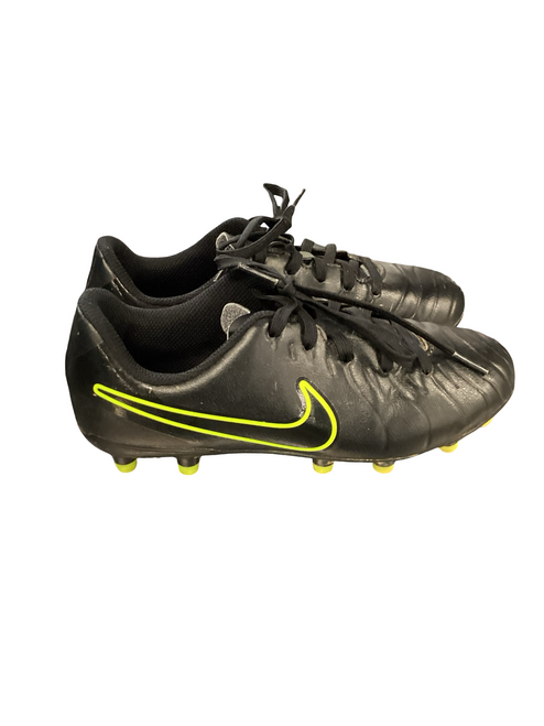 Vist Large View of Product Image Which is Used Nike Soccer Cleats Black Junior 01