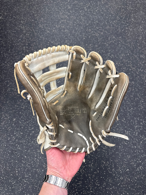 Vist Large View of Product Image Which is Used Easton SMALL BATCH NO 59 BB/SB Glove RH Throw Grey 13"