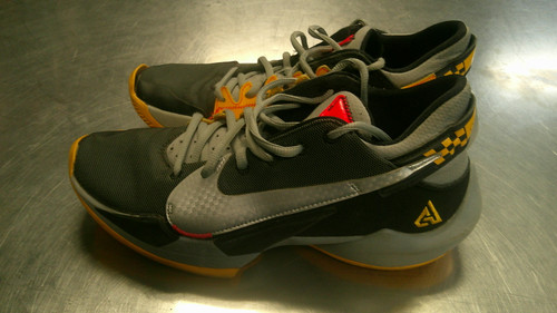 Vist Large View of Product Image Which is Used Nike FREAK Basketball Shoes M Orange Senior 9