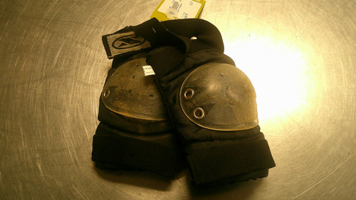 Vist Large View of Product Image Which is Used Skateboard Kneepads Black MD