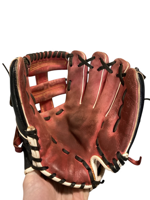 Vist Large View of Product Image Which is Used Marucci 11 INCH CADDO RED/BLK BB/SB Glove RH Throw Red 11"