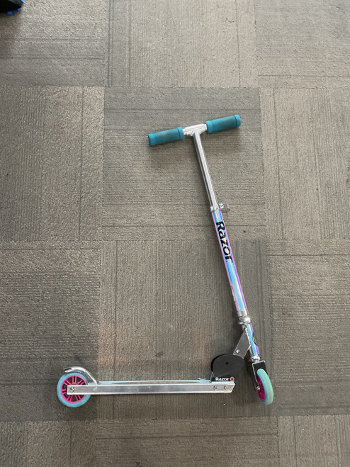 Vist Large View of Product Image Which is Used Razor 2 WHEEL SCOOTER Scooter Royal Blue