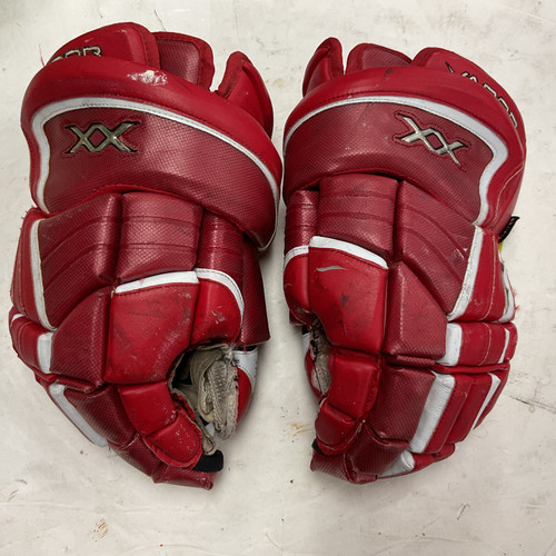 Vist Large View of Product Image Which is Used Bauer VAPOR XX BADGERS Senior Gloves Red 15"