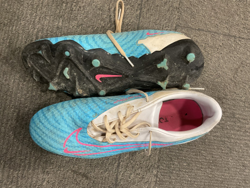 Vist Large View of Product Image Which is Used Nike Soccer Cleats Royal Blue Senior 9